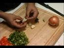 Nasıl Arroz Con Pollo Yapmak İçin : Sarımsak Ve Soğan Arroz Con Pollo İçin Doğrama 