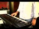 Church Nasıl Bir Müzik Grubunda Klavye Oynamak İçin : Kilise Grubu İçin Klavye Üzerinde Blok Akorları Oynarken  Resim 4