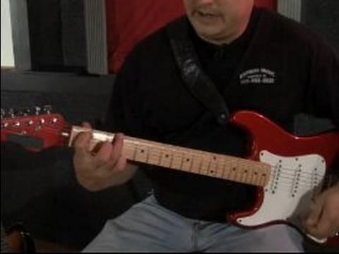 Sol Elle Gitar Nasıl Oynanır : Sol Elini Kullanan Bir Gitar G Minör Bir Akor Nasıl Oynanır  Resim 1