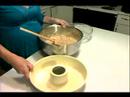 Karamel Sırlı Elmalı Kek Tarifi : Elmalı Pasta İçin Bunt Pan Karışımı Ekleyin  Resim 3