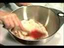 Karamel Sırlı Elmalı Kek Tarifi : Elmalı Kek İçin Kuru Malzemeleri Karıştırın  Resim 4