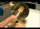 Karamel Sırlı Elmalı Kek Tarifi : Elmalı Pasta İçin Bunt Pan Karışımı Ekleyin  Resim 4