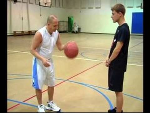 Nasıl Basketbol Becerilerini Geliştirmek İçin: Nasıl Bir Basketbol Bacaklarının Arasına Sürmek İçin Resim 1