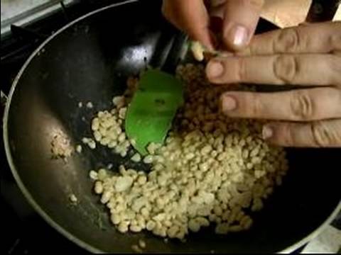 Focaccia Ekmek Dilimleri Yapmak İçin Tarifi: Focaccia Ekmek Dilimleri İçin Kekik Ekleme