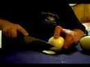 Focaccia Ekmek Dilimleri Yapmak İçin Tarifi: Focaccia Ekmek Dilimleri İçin Soğan Doğrama Resim 3