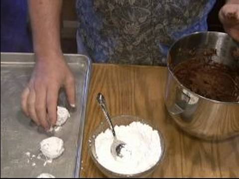 Nasıl Çikolatalı Kurabiye Crackle Yapmak İçin : Pudra Şekeri Kurabiye Crackle Ekle  Resim 1