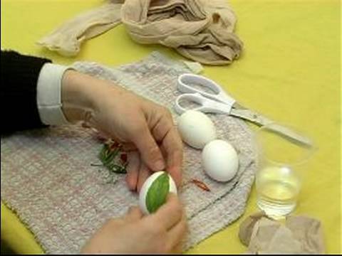Nasıl Doğal Yumurta Süslemek İçin: Nasıl Yumurta Üzerinde Gerçek Çiçek Takmak İçin