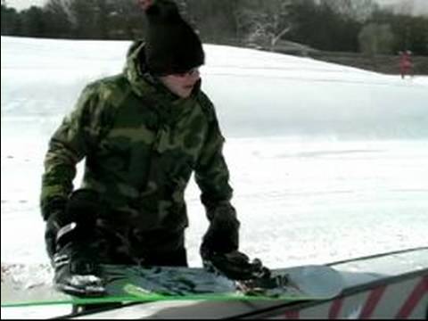 Parkta Snowboard Hile Yapmak Nasıl : Gökkuşağı Kutusu Üzerinde Bir Snowboard Burun Basın Nasıl  Resim 1