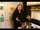 Split Bezelye Çorbası Tarifi: Split Bezelye Çorbası İçin Jambon Ve Baharat Ekleyin