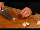 Split Bezelye Çorbası Tarifi: Sarımsak Split Bezelye Çorbası İçin Kesmek. Resim 3