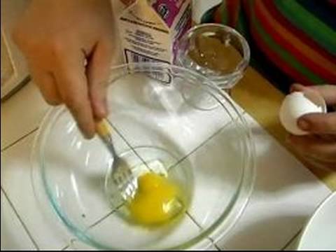 Mantarlı Börek Tarifi: Yumurta Ve Süt Karışımı Yapmak İçin Mantarlı Börek