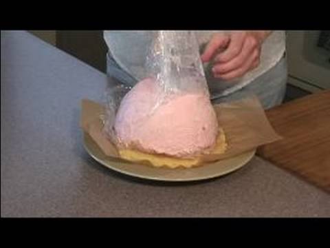 Nasıl Pişmiş Alaska Yapmak: Dondurma Kalıp İçin Kaldırma Pişmiş Alaska