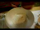 Mantarlı Börek Tarifi: Yumurta Ve Süt Karışımı Yapmak İçin Mantarlı Börek Resim 3