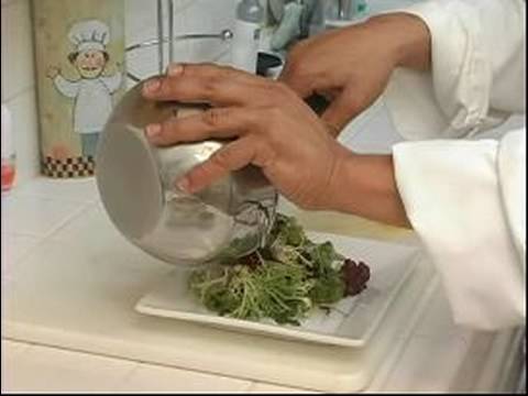 Bir Gurme Karışık Yeşillik Salata Nasıl Yapılır : Karışık Yeşillik Salatası İçin Sunum 