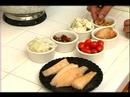 Nasıl Bir Gurme Karışık Yeşillik Salatası İçin : Karışık Yeşillik Salata İçin Fındık Ve Peynir Hazırlanıyor  Resim 4