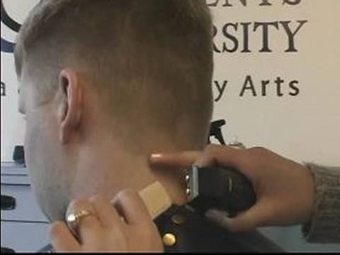Nasıl Bir Adamın Clipper Saç Kesimi: Bir Adamın Clipper Saç Kesimi İçin Konik Boyun Hattı Resim 1