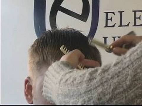 Nasıl Bir Adamın Clipper Saç Kesimi: Patlama Bir Adamın Clipper Saç Kesimi İçin Tekstüre