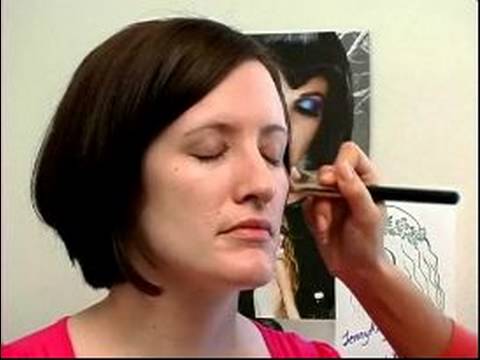 Mineral Makyaj Uygulamak Nasıl: Cilt Mineral Makyaj İçin Hazırlanıyor
