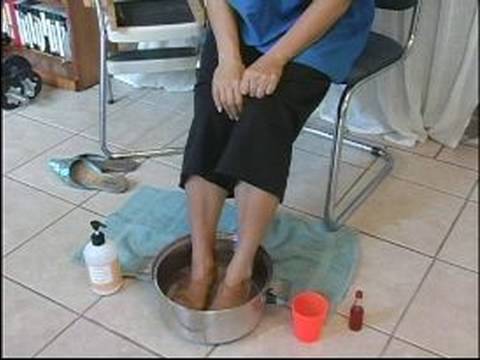 Nasıl Huzursuz Bacak Sendromu Tedavisi : Huzursuz Bacak Sendromu İçin Banyo Tedavisi Ayak 