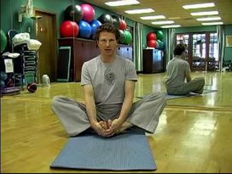 Kundalini Yoga Egzersizleri Nasıl: Kelebek Diz Kundalini Yoga Uzanıyor Resim 1