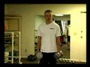 Üst Vücut Egzersizleri Cross Fitness : Omuz Silkmek Üst Vücut Egzersiz Yapıyor  Resim 3