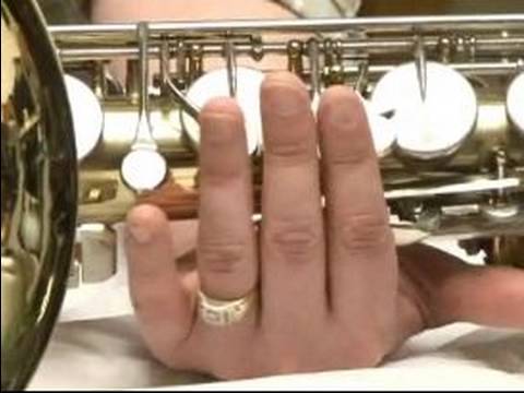 Bariton Saksafon Çalmak Nasıl: Bariton Saksofon Parmak Yerleştirme İpuçları Resim 1