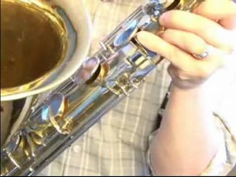 Bariton Saksafon Çalmak Nasıl: Yapışkan Bariton Saksofon Anahtar Sabitleme Resim 1
