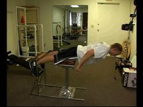 Çapraz Eğitim Çekirdek Vücut Egzersizleri: Hip Uzantısı Çekirdek Egzersiz Yapmak İçin Sıcak Resim 1