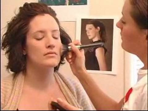 Nasıl Dramatik Makyaj Uygulamak İçin: Bronzer Dramatik Makyaj Uygulamak