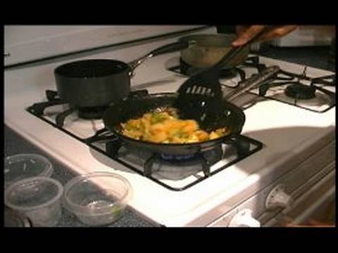 Nasıl İspanyol Omleti Yapmak: Soğan Ve Biber İspanyol Omleti İçin Pişirme Resim 1