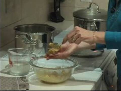 Nasıl Tavuk Şehriye Çorbası Yapmak: Matzah Topları İçin Tavuk Çorbası Pişirme