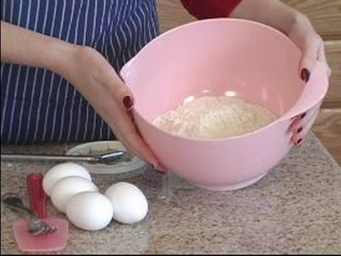 Nasıl Bir Makarna Üreticisi Kullanılır: Bir Elektrik Pasta Maker Kullanmak İçin Malzemeler
