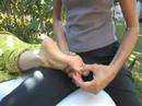 Ayak Masaj Teknikleri: Nasıl Ayak Ayak Masajı İçin Döndürmek İçin Resim 3