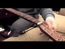 Gitar Teknikleri Yeni Başlayanlar İçin Malzeme Çekme: Daha Fazla Bilgi İçin Bir Gitar Restringing Parmak Malzeme Çekme Resim 4