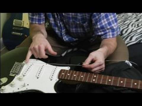 Nasıl Bir Elektrik Gitar Dizeleri Değiştirmek İçin : Gitar Mesaj Ayarlama Yeni Dizeleri Ekle  Resim 1