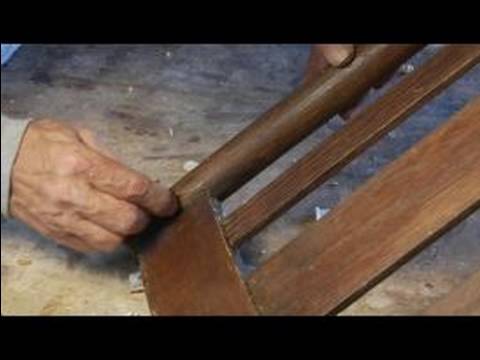 Nasıl Onarım Ve Eski Bir Sandalye Geri Yükleme: Eski Çivi Delikleri Yenilenmiş Sandalyeye Karşılamak Nasıl