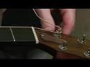 Nasıl Bir Akustik Gitar Üzerinde Dizeleri Değiştirmek İçin: Nasıl Bir Gitar Yeni Gitar Dizeleri Dinle Resim 3
