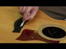 Nasıl Bir Akustik Gitar Üzerinde Dizeleri Değiştirmek İçin: Gitar Yeniden Çekimi Önce Temiz Resim 4