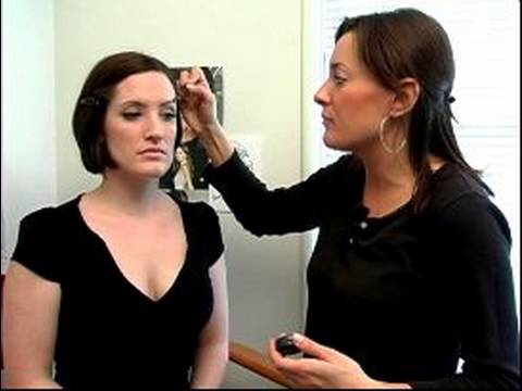 Nasıl Angelina Jolie Makyaj Uygulanması : Angelina Jolie Makyaj Bir Görünüm İçin Kaş Şekillendirme 