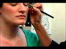 Nasıl Bir Cameron Diaz Makyaj Göz Uygulanır: Bir Cameron Diaz Makyaj Göz İçin Göz Farı Temel Uygulama
