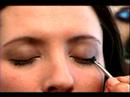 Nasıl Angelina Jolie Makyaj Uygulanması : Angelina Jolie Makyaj Bir Görünüm İçin Eyeliner Uygulama  Resim 3