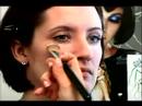 Nasıl Bir Angelina Jolie Makyaj Göz Uygulanır: Deri Bir Angelina Jolie Makyaj Görünüm Uygulamak İçin Hazırlanıyor Resim 3