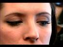 Nasıl Bir Angelina Jolie Makyaj Göz Uygulanır: Sahte Kirpik Bir Angelina Jolie Makyaj Görünüm İçin Uygulama Resim 3