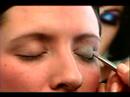Nasıl Bir Cameron Diaz Makyaj Göz Uygulanır: Bir Cameron Diaz Makyaj Göz İçin Göz Farı Uygulamak Resim 3