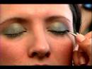 Nasıl Bir Cameron Diaz Makyaj Göz Uygulanır: Bir Cameron Diaz Makyaj Göz İçin Göz Kalemi Uygulama Resim 3