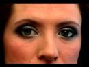 Nasıl Bir Carmen Electra Makyaj Göz Uygulanır: Bir Carmen Electra Makyaj Göz İçin Göz Kalemi Göz Kapağı İçinde Uygulamak Resim 4