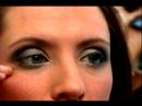 Nasıl Bir Carmen Electra Makyaj Göz Uygulanır: Bir Carmen Electra Makyaj Göz İçin Göz Kalemi Uygulama Resim 4