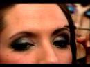 Nasıl Bir Carmen Electra Makyaj Göz Uygulanır: Bir Carmen Electra Makyaj Göz Kaş Şekillendirme Resim 4