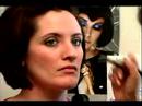 Nasıl Bir Carmen Electra Makyaj Göz Uygulanır: Deri Bir Carmen Electra Makyaj Göz Uygulamak İçin Hazırlanıyor Resim 4