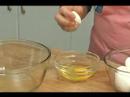 Nasıl Limon Mousse Yapmak İçin : Limon Kreması İçin Yumurtaları Ayırmak  Resim 4